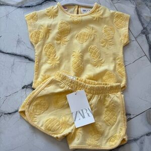 Zara Yellow Pineapple Embossed Set
